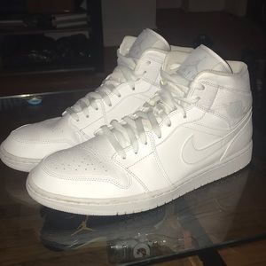 Air Jordan 1 mid all white